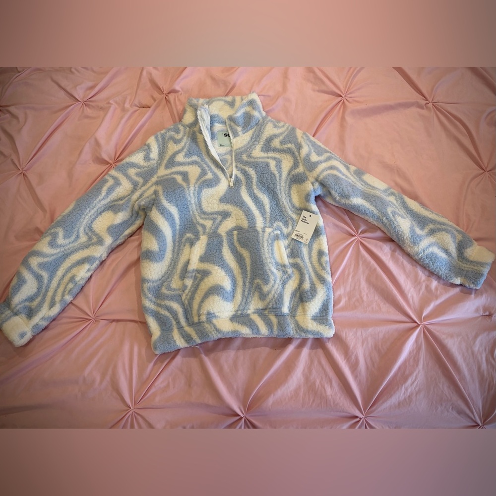 sweater - Picture 3 of 3